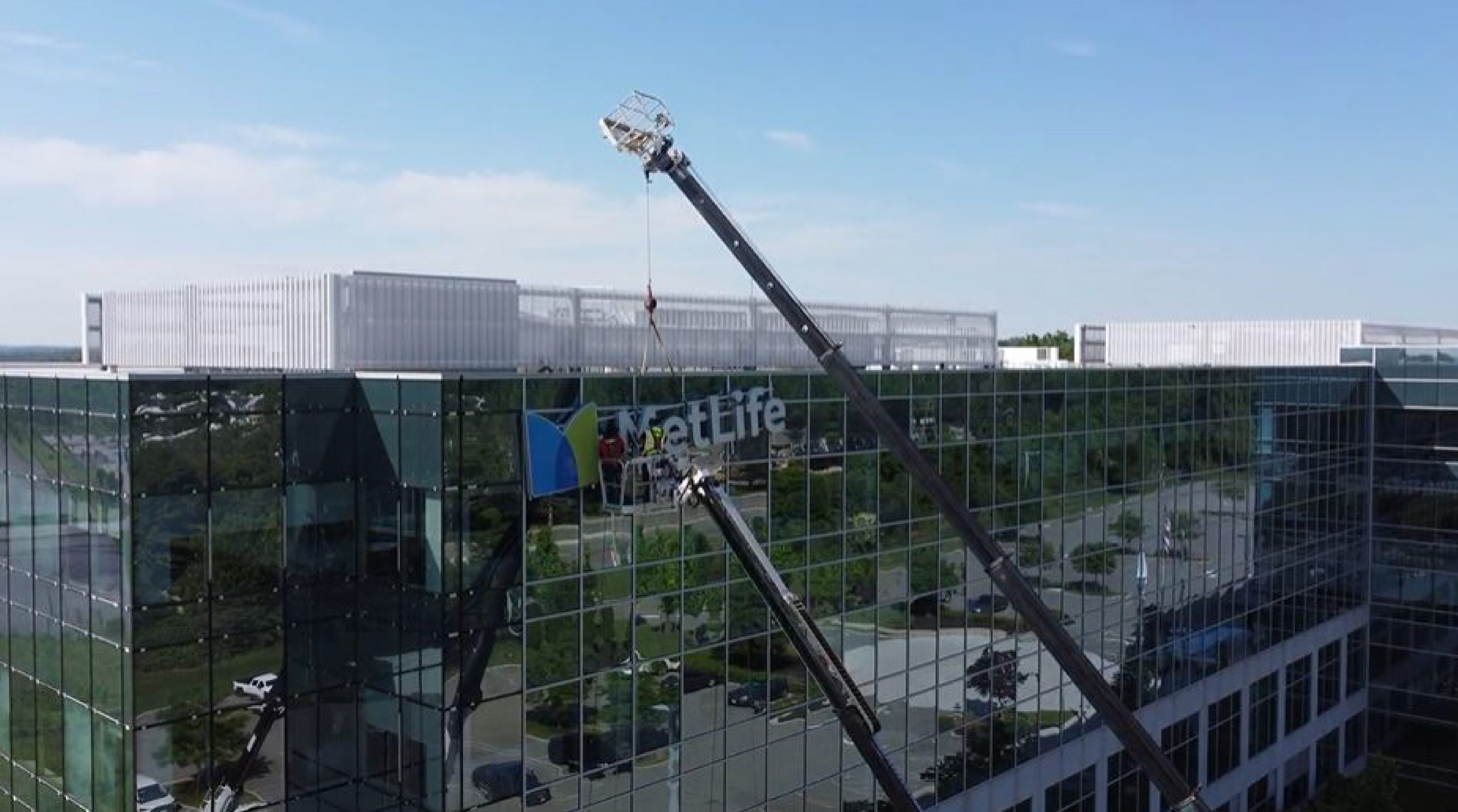 Met Life Sign Installation